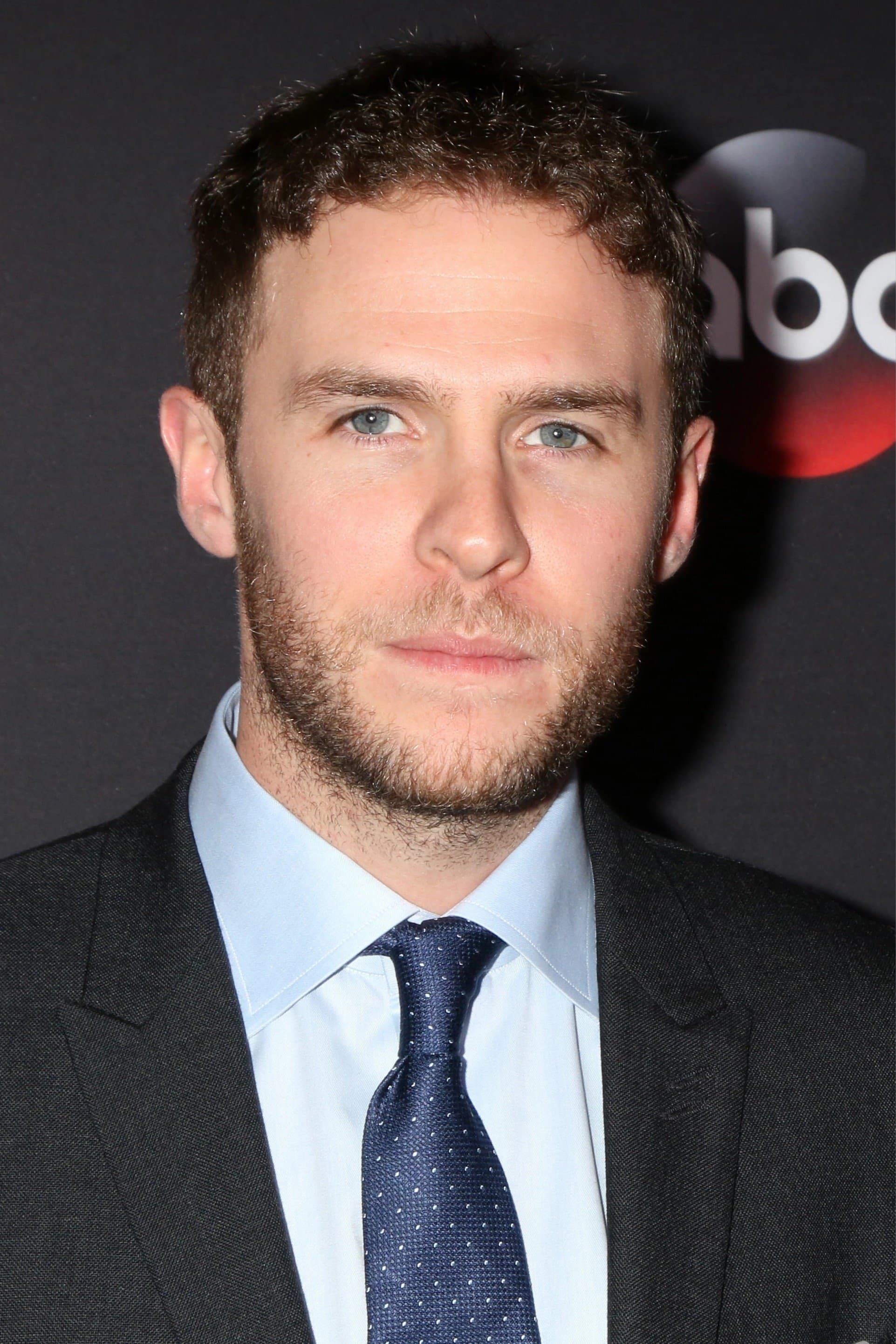Iain De Caestecker profile
