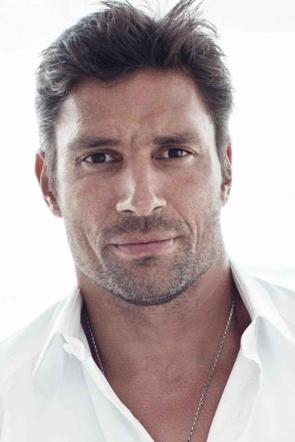 Manu Bennett profile