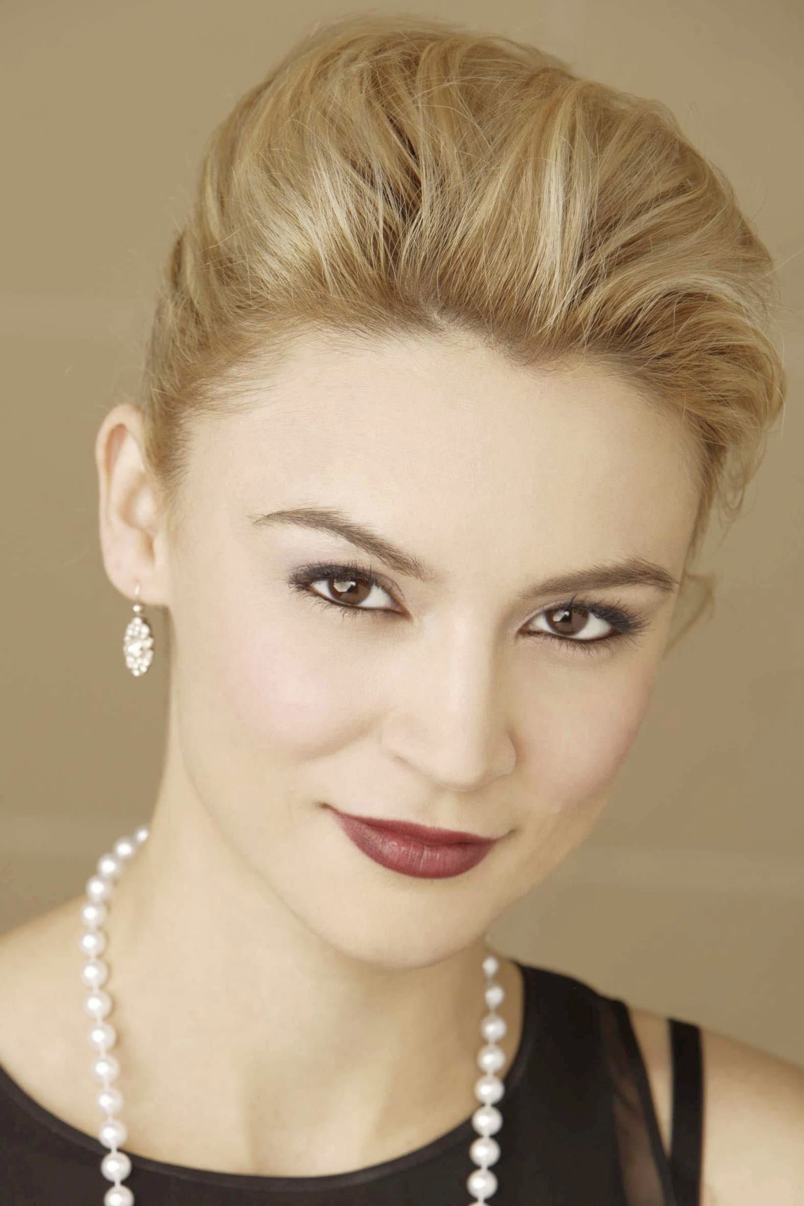 Samaire Armstrong profile