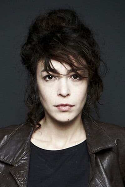 Adrienne Pauly profile