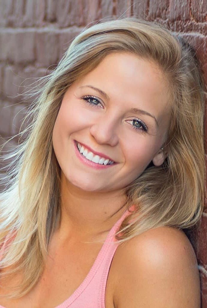 Brooke Lyons profile