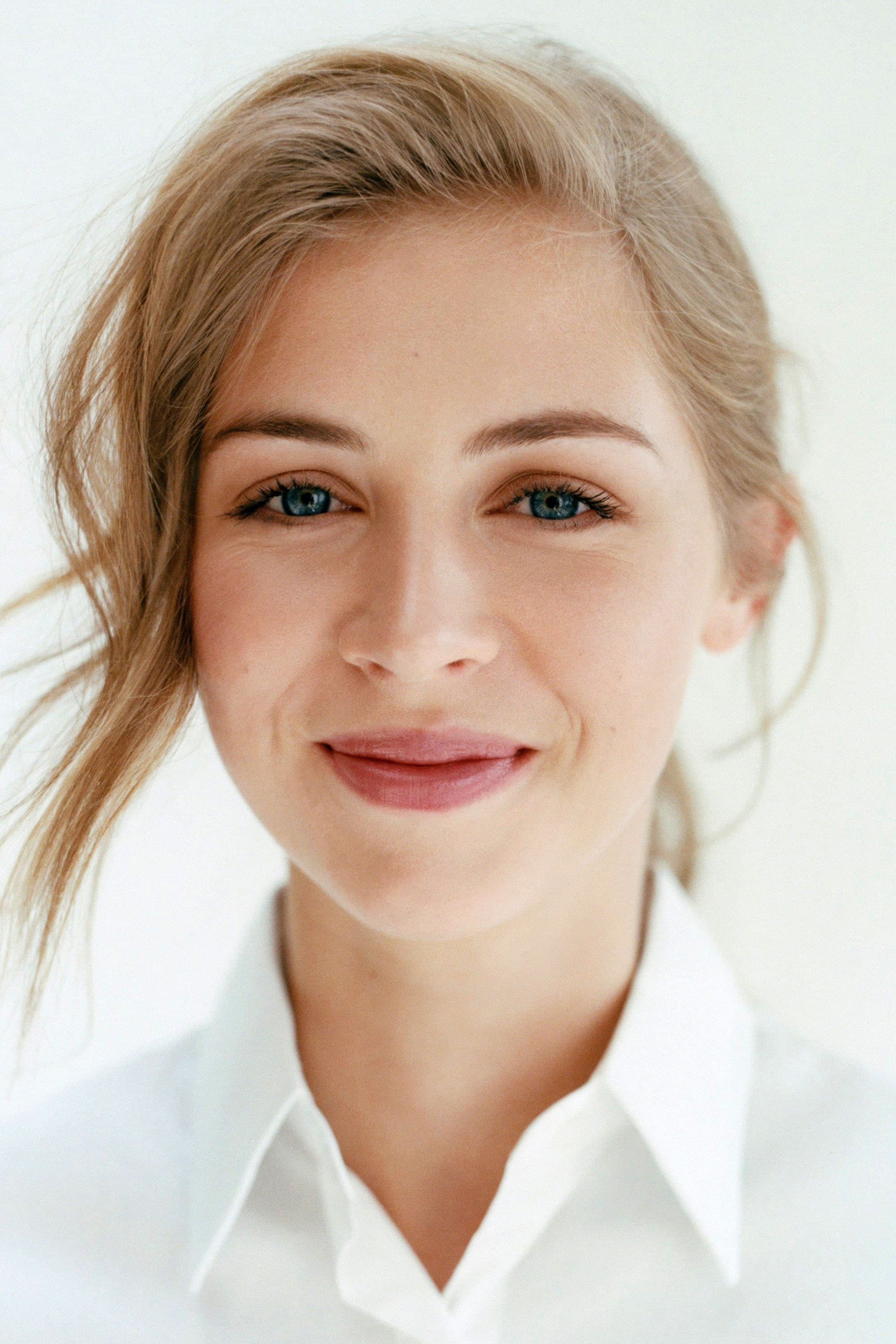 Hermione Corfield profile