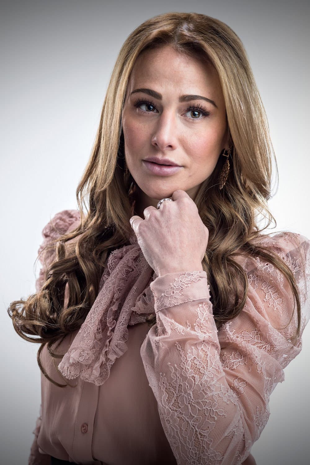 Ilithya Manzanilla profile