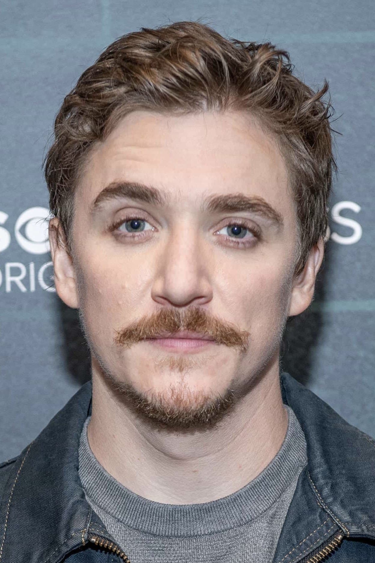 Kyle Gallner profile