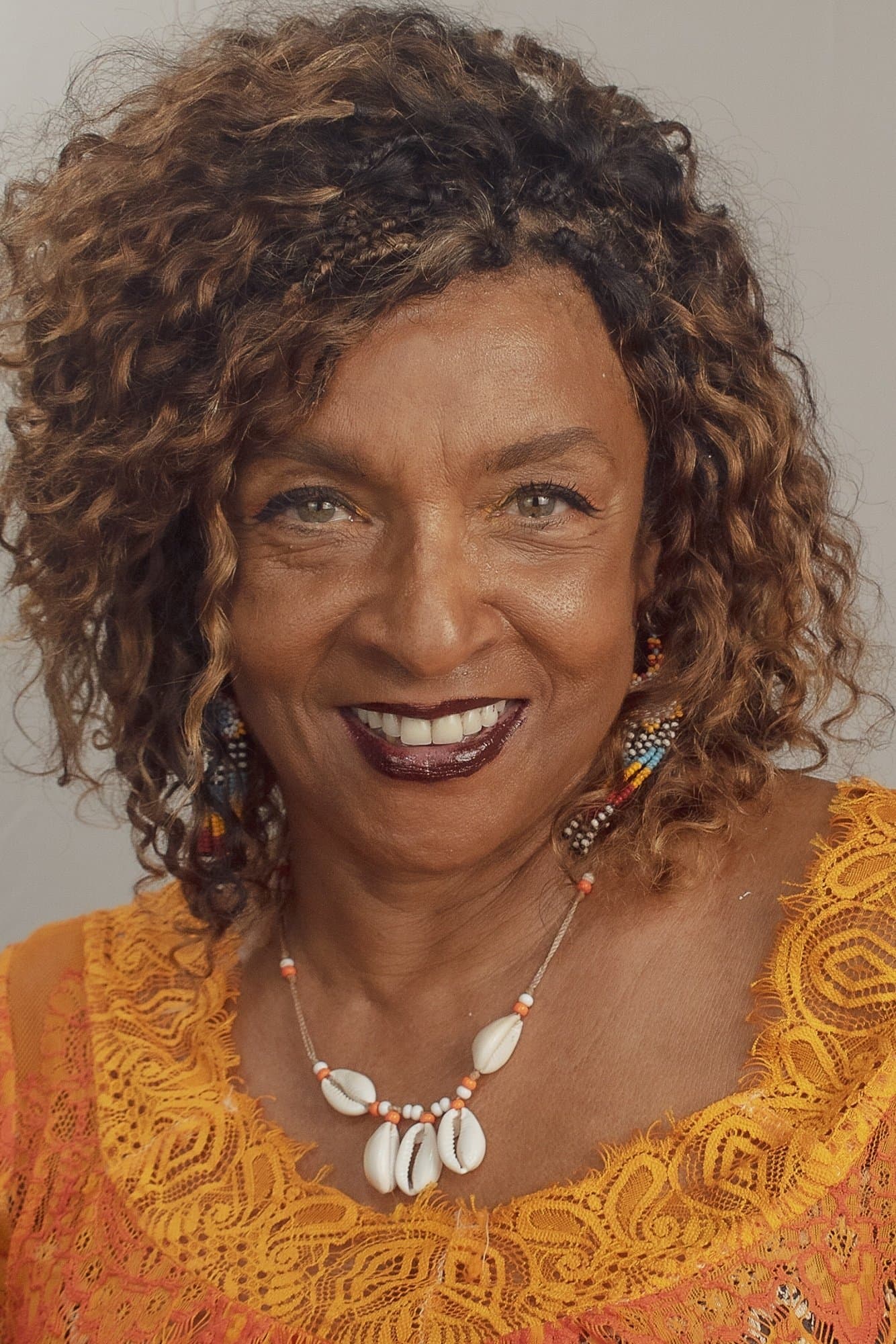 Elisa Lucinda profile