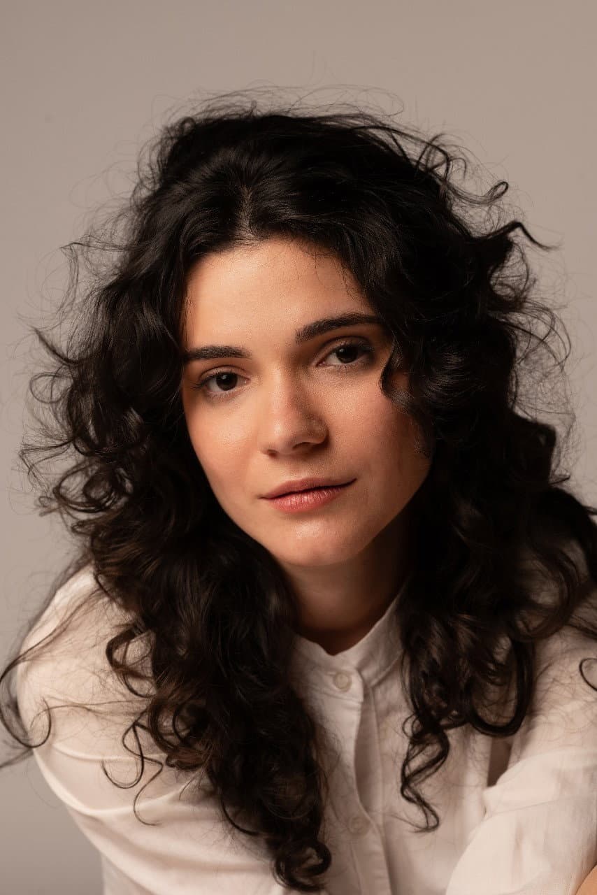 Alana Oliveira profile