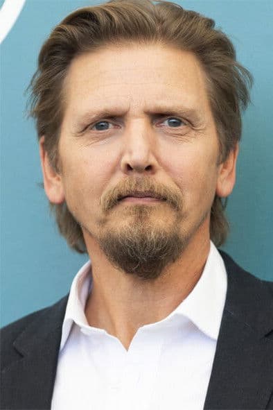 Barry Pepper profile