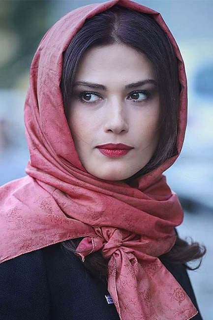 Ladan Mostoufi profile