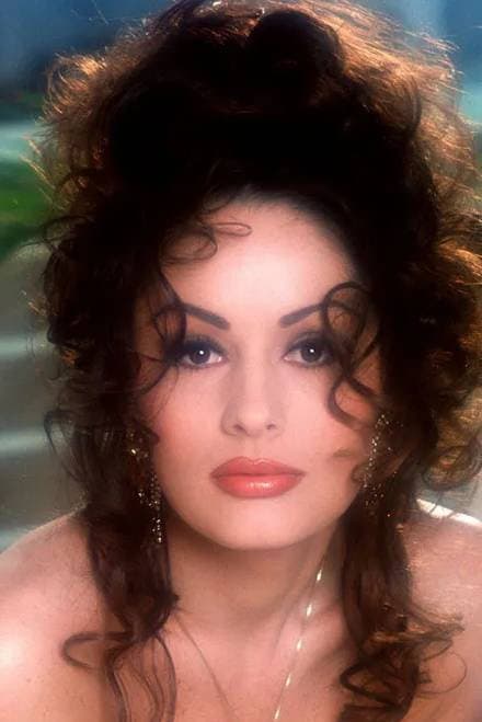 Leslie Glass profile