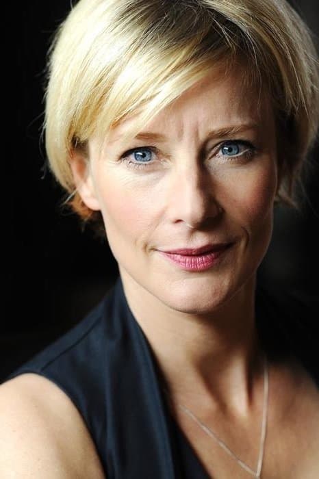 Julia Farino profile