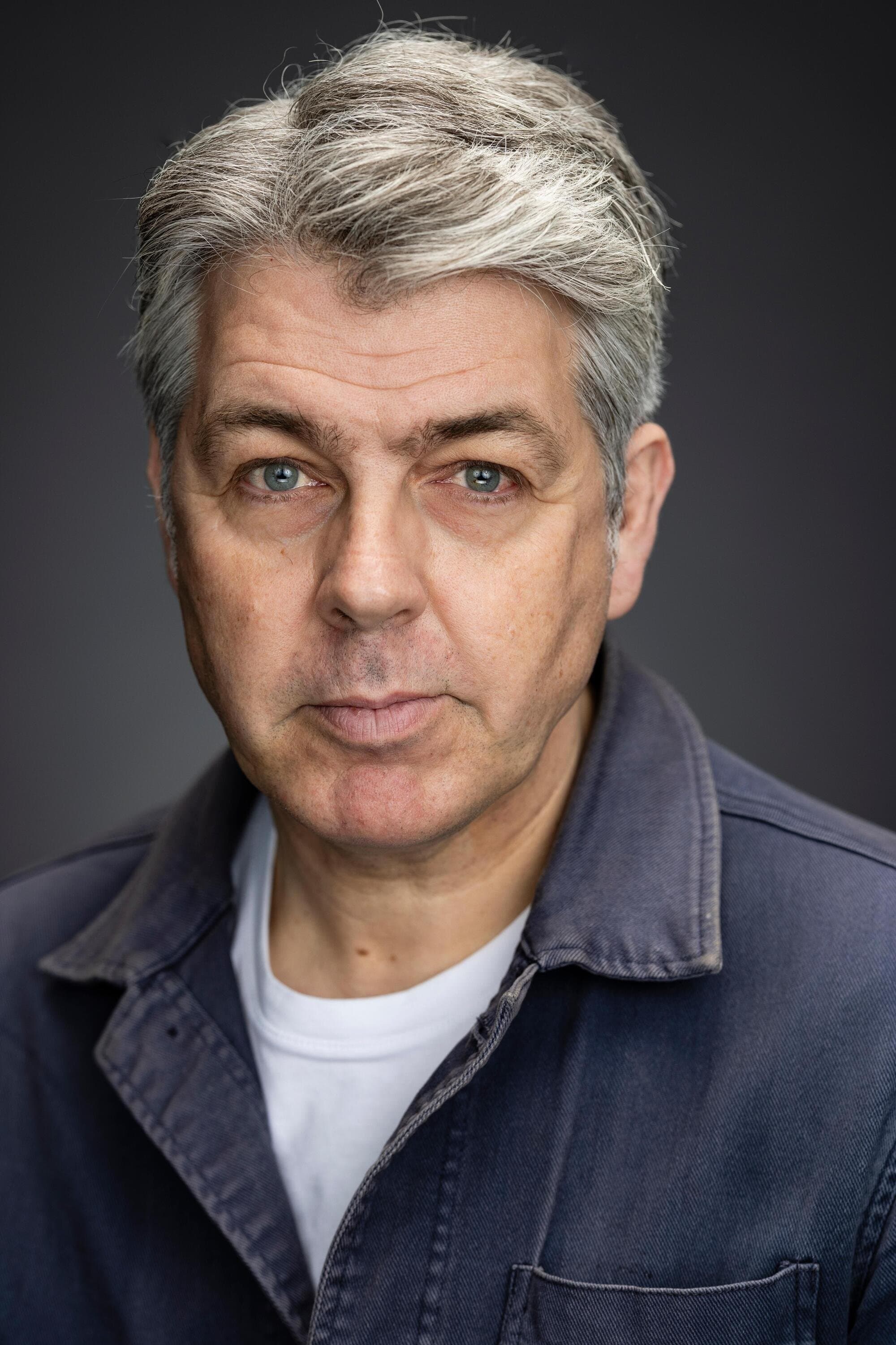 Oliver Senton profile