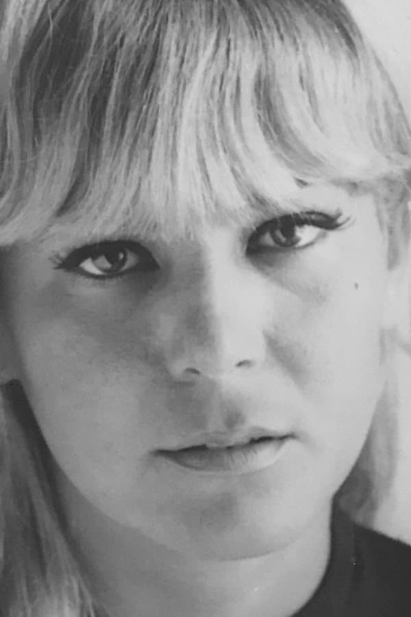 Júlia Buisel profile