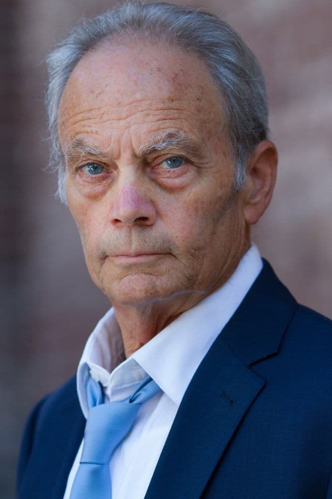 Nic D'Avirro profile