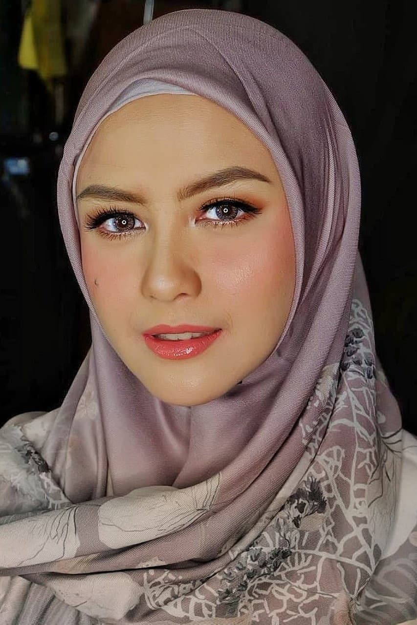 Revalina S. Temat profile