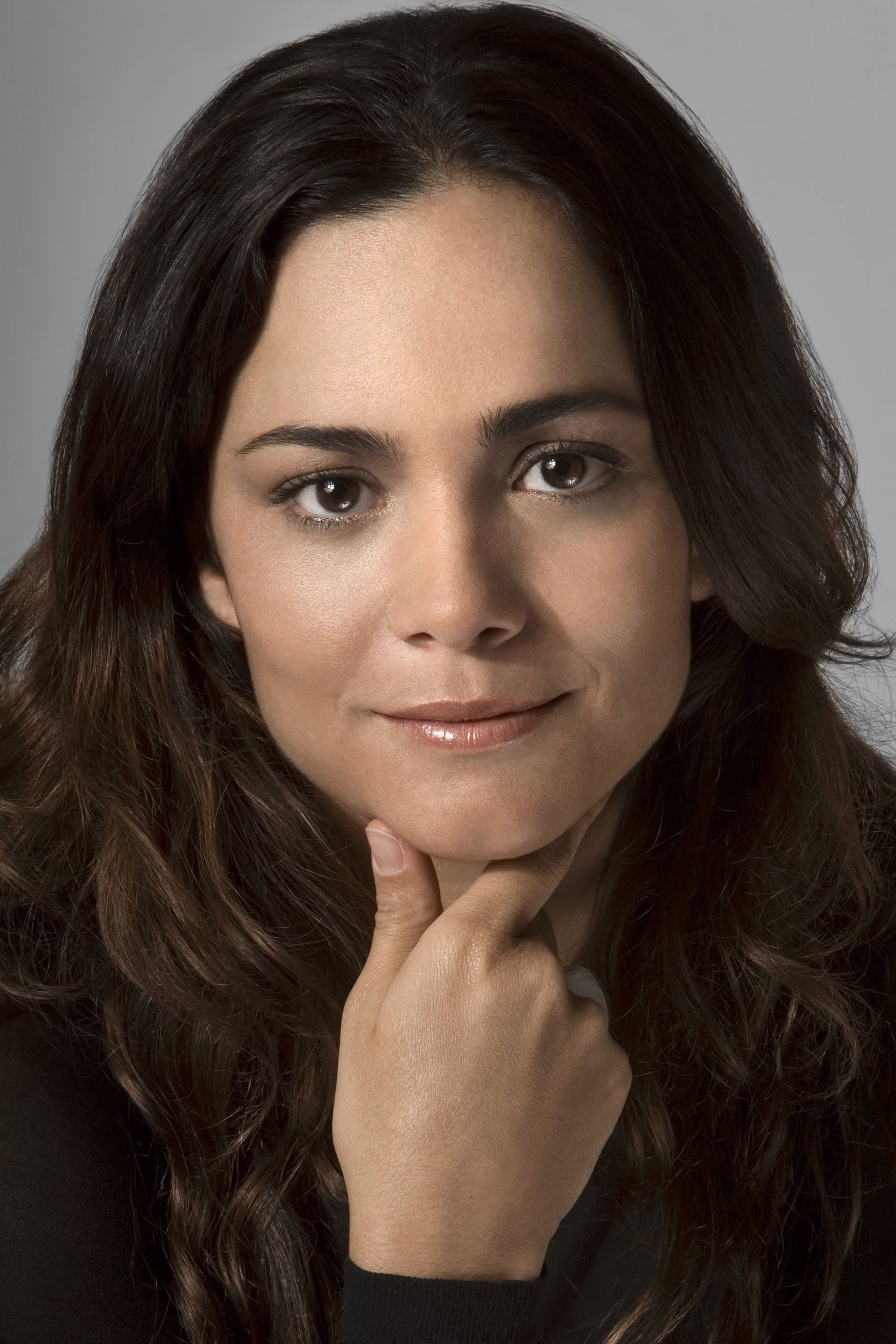 Alice Braga profile