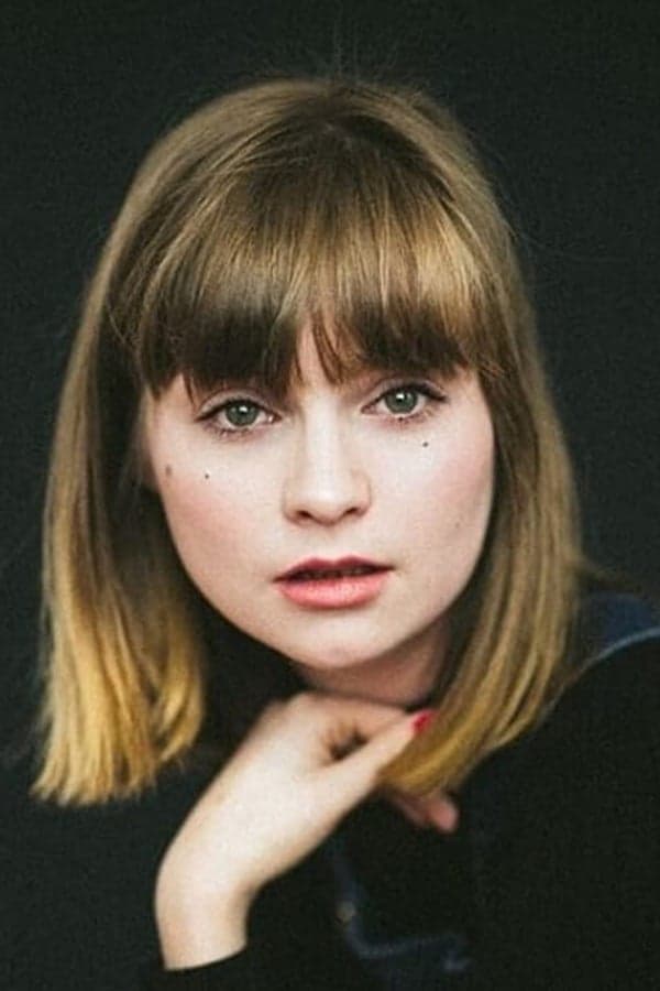 Lola Petticrew profile