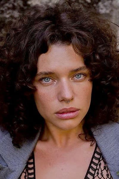 Bruna Linzmeyer profile