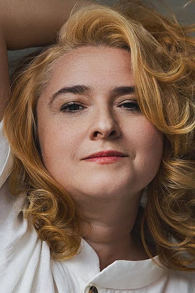 Angela Ribeiro profile