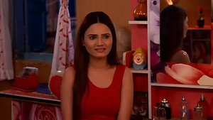 Rajesh tries to cajole Chamchi - Happu Ki Ultan Paltan