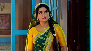 Shanti and Sakina Enjoy 'Lathmar Holi'