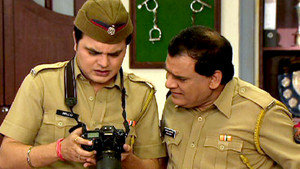 Secretary Flirts With Bhola Pandit