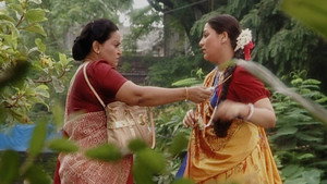 Meenakshi Gets Robbed