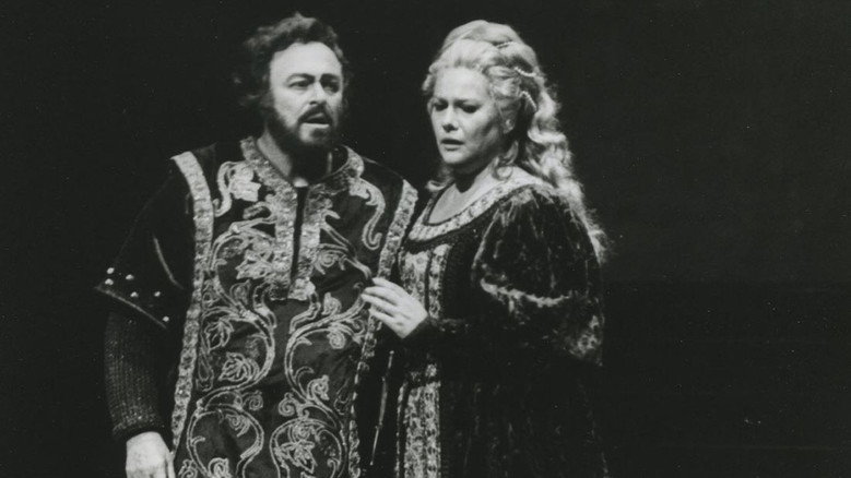 Il Trovatore backdrop