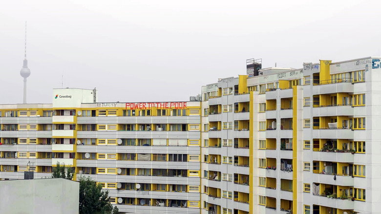 Scherbenland backdrop