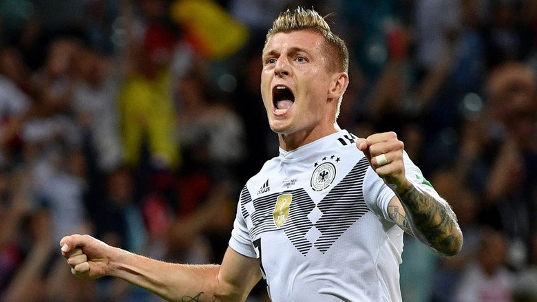 Kroos backdrop