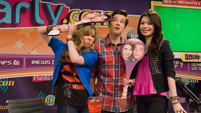 iCarly: iStart a Fan War backdrop