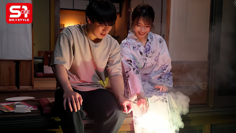 8月26日 花火大会の夜 ずっと両片想いだった僕らは結ばれ 十数年分の’好き’をぶつけ合うように身体を貪り合った 河北彩伽 backdrop