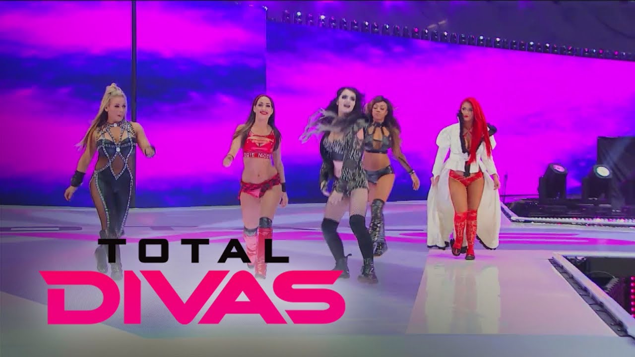 "Total Divas" Get Down! | E!